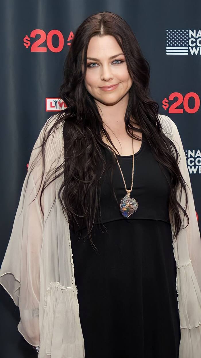 Прекрасной Эми Ли исполнилось 44 года!