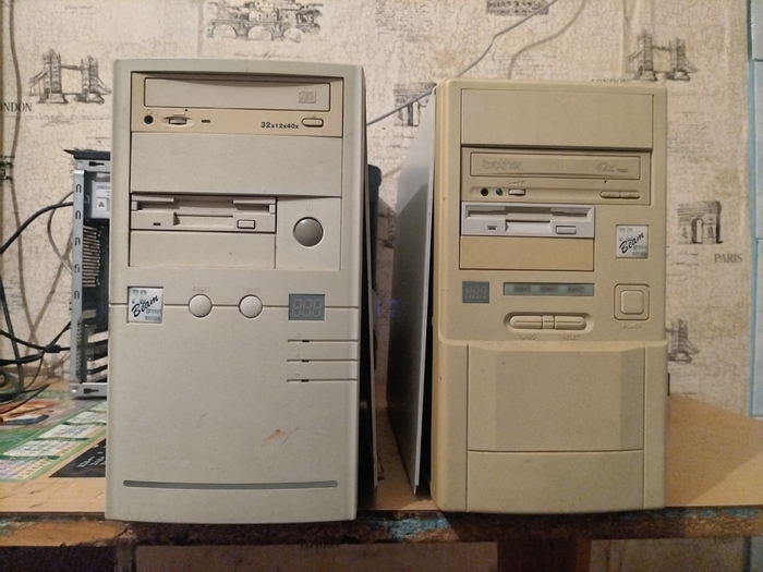 Они были брошены более 15 лет назад на школьном чердаке и даже сисадмин не забрал с них оперативку и процессоры... Но их время скоро снова придет!