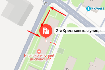 Вход где стрелочки.