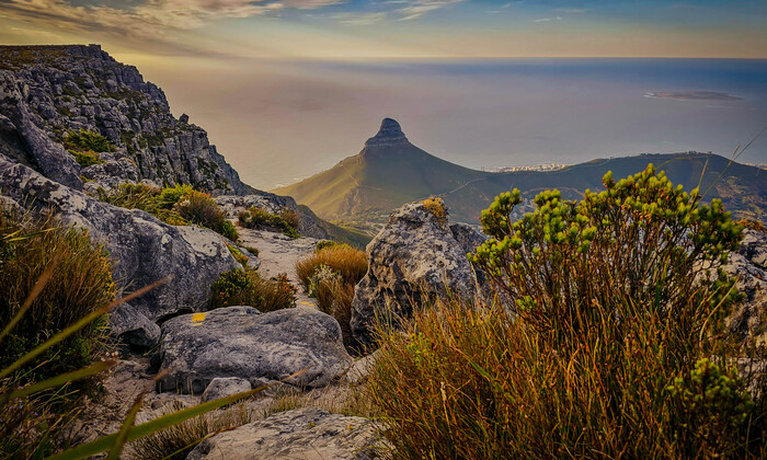 Вид сто Столовой горы в Кейптауне, дальше за океаном только Антарктида