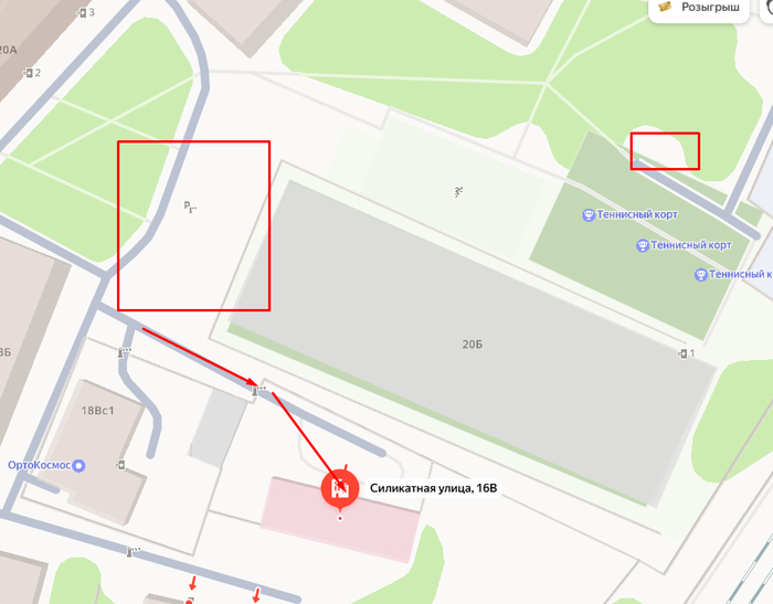 Рядом есть паркинг, повезло встать.