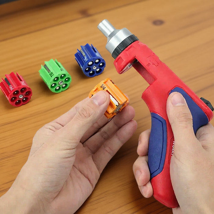 Отвёртка с автоматической подачей бит