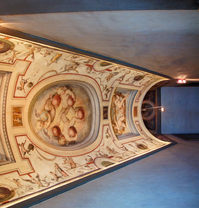 Это потолок, но если повернуть то даже интереснее.