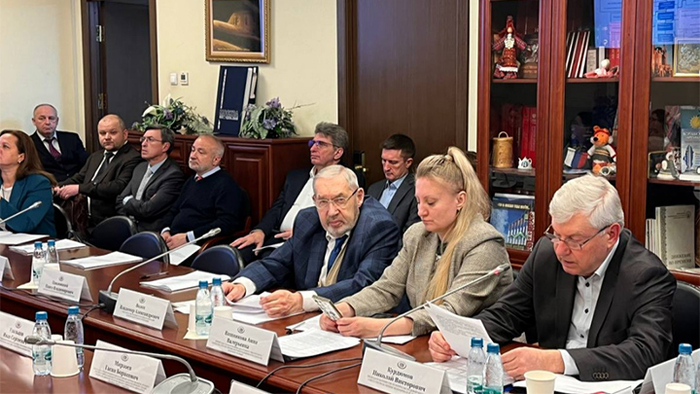 ��������� � ������� 19 ������. ������� �������� (������) �������� ����������� �� ����� �������� ��������, ����������� � ����������. ��������: ��������-���� <!--noindex--><a href="https://pikabu.ru/story/sem_millionov_druzey_dlya_deputatov_kto_pishet_zakonyi_pod_migrantov_v_rossii_13531549?u=http%3A%2F%2Fkomitet-dn.duma.gov.ru&t=komitet-dn.duma.gov.ru&h=1cb9897305406b62ce2236f9bf952cea36124373" title="http://komitet-dn.duma.gov.ru" target="_blank" rel="nofollow noopener">komitet-dn.duma.gov.ru</a><!--/noindex-->