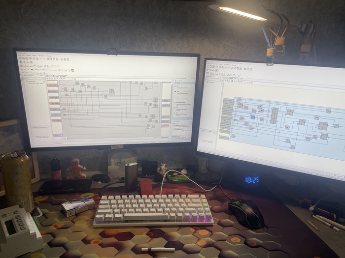 Ответ на пост «Системное администрирование. А как выглядит Ваше рабочее место, коллеги?»