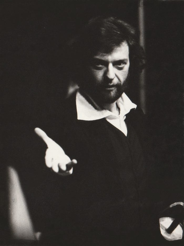 Сцена из спектакля «Сто братьев Бестужевых». Валерий Кухарешин