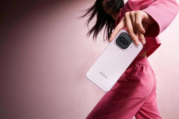 �������� �����������: iQOO