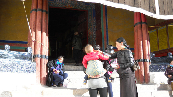 �������