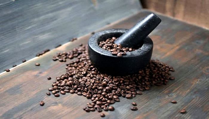 Кстати, молотый кофе вообще идеален для настаивания. Главное, не переборщить- кофеин с алкоголем плохо дружат.