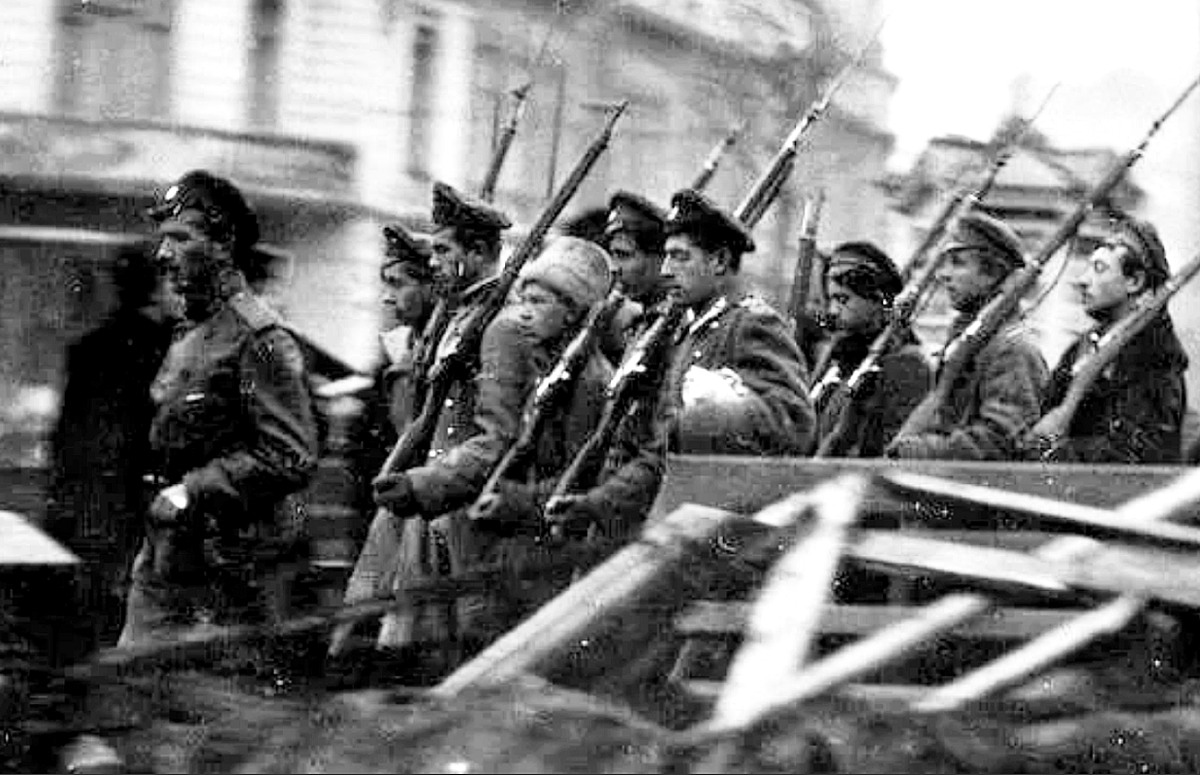 There were screams and cries, a mountain of dead bodies, wounded, trampled and healthy, was rising. - My, Military history, War, Politics