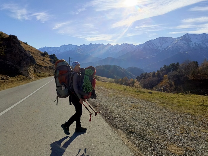 Саня на подходе, Шутка, второй рюкзак Катин. Но ощущалось примерно так