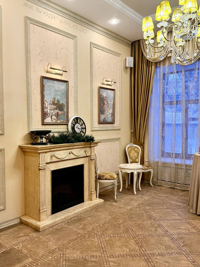 "Зеркальный" зал (тут еще, пока законодательно не запретили, был зал шампанского, где гости могли выпить за здоровье молодых), ранее - обеденная.