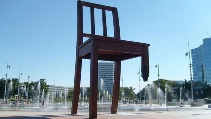 Ты - опора для всех. Но где опора для тебя?