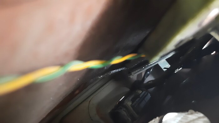 ... то она проникает внутрь двери