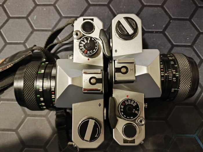 Слева ST705 справа ST605