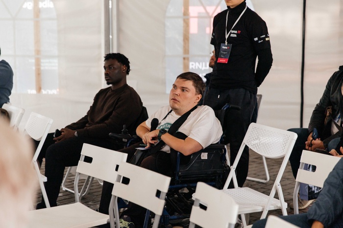 На мероприятии что-то задвигаю выступающему за ROCm..