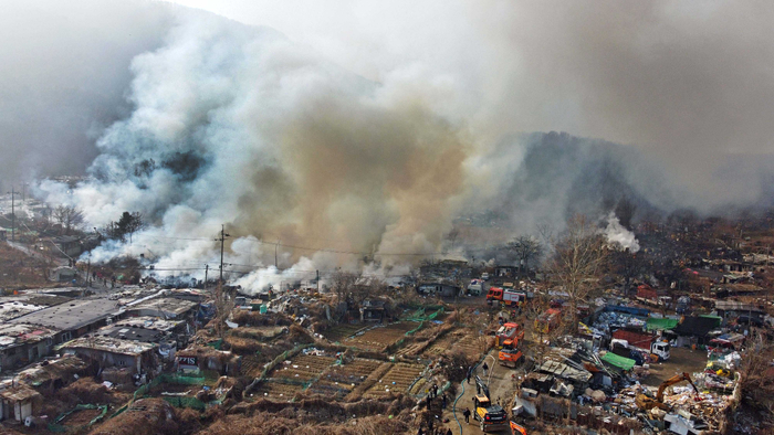 <!--noindex--><a href="https://pikabu.ru/story/podborka_foto_yanvarya_13624306?u=https%3A%2F%2Fwww.reuters.com%2Fbusiness%2Fenvironment%2Fmajor-fire-breaks-out-slum-area-south-koreas-gangnam-district-yonhap-reports-2026-01-16%2F&t=https%3A%2F%2Fwww.reuters.com%2Fbusiness%2Fenvironment%2Fmajor-fire-brea...&h=2f93bd7a20270c3343091440475e2697082d94fa" title="https://www.reuters.com/business/environment/major-fire-breaks-out-slum-area-south-koreas-gangnam-di..." target="_blank" rel="nofollow noopener">https://www.reuters.com/business/environment/major-fire-brea...</a><!--/noindex-->