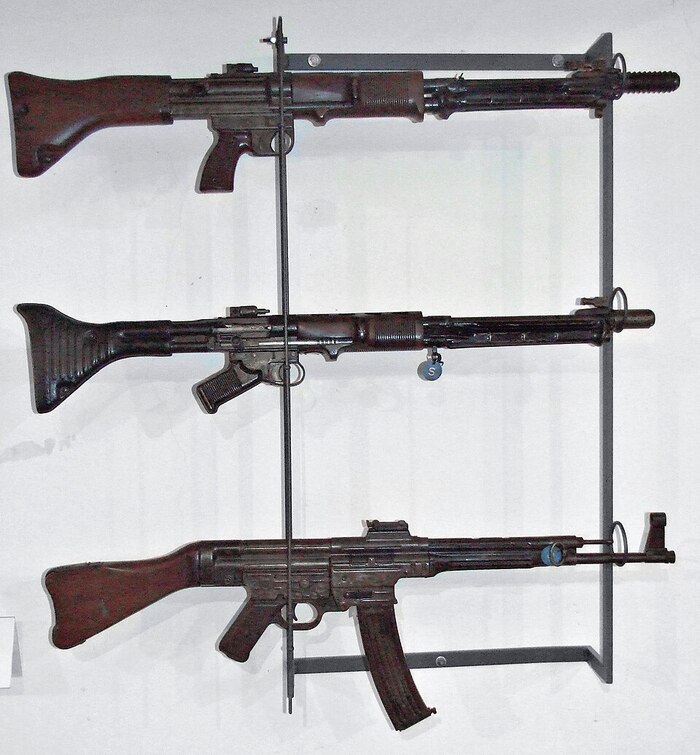 ���������� ��������� FG42 � STG 44