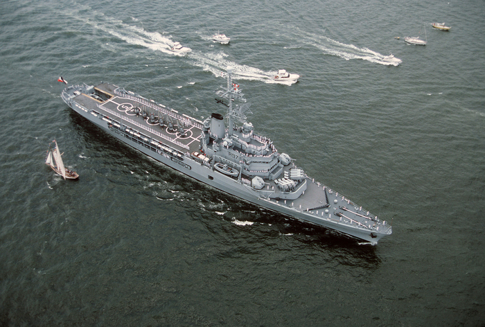 Вертолетоносец Жанна Д’ Арк в 1986 году