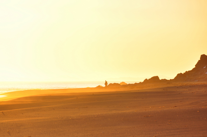 на закате подходим к началу мыса