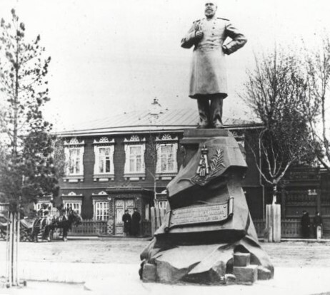 Памятник Александру III.