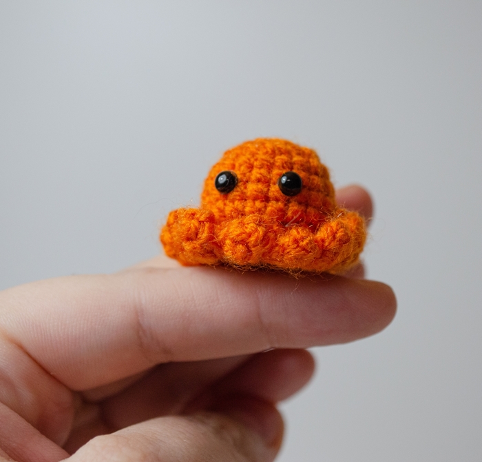 Всё еще акриловая детская пряжа, синтупех, как наполнитель.