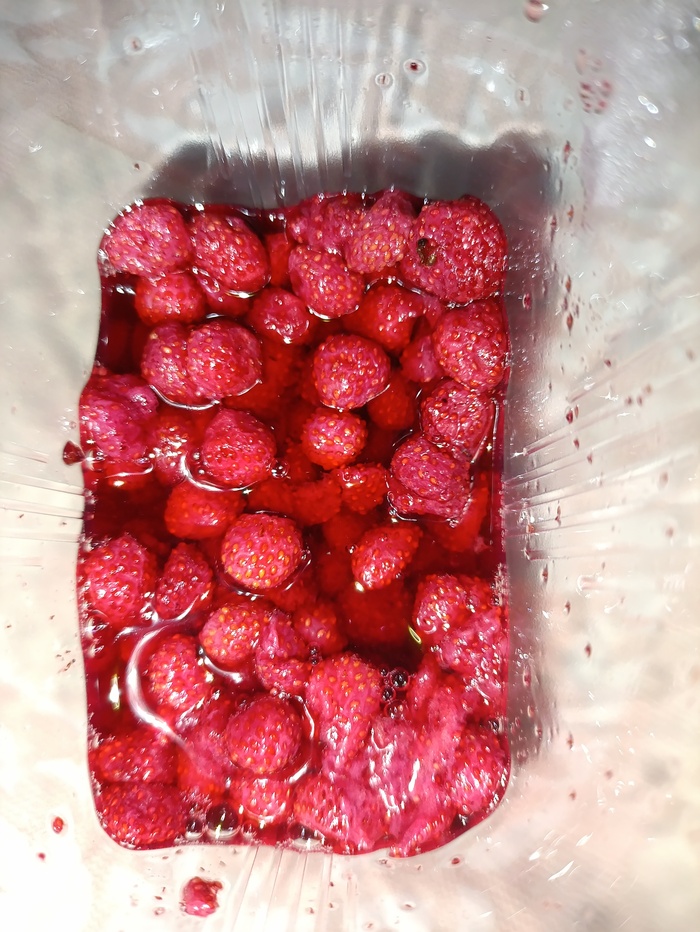 Земляника после разморозки.