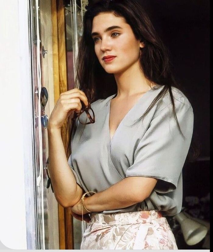 Причем дело даже не в какой-то моде того времени, а в какой-то внутренней стати, что ли. Настоящая кинозвезда «того самого» формата.