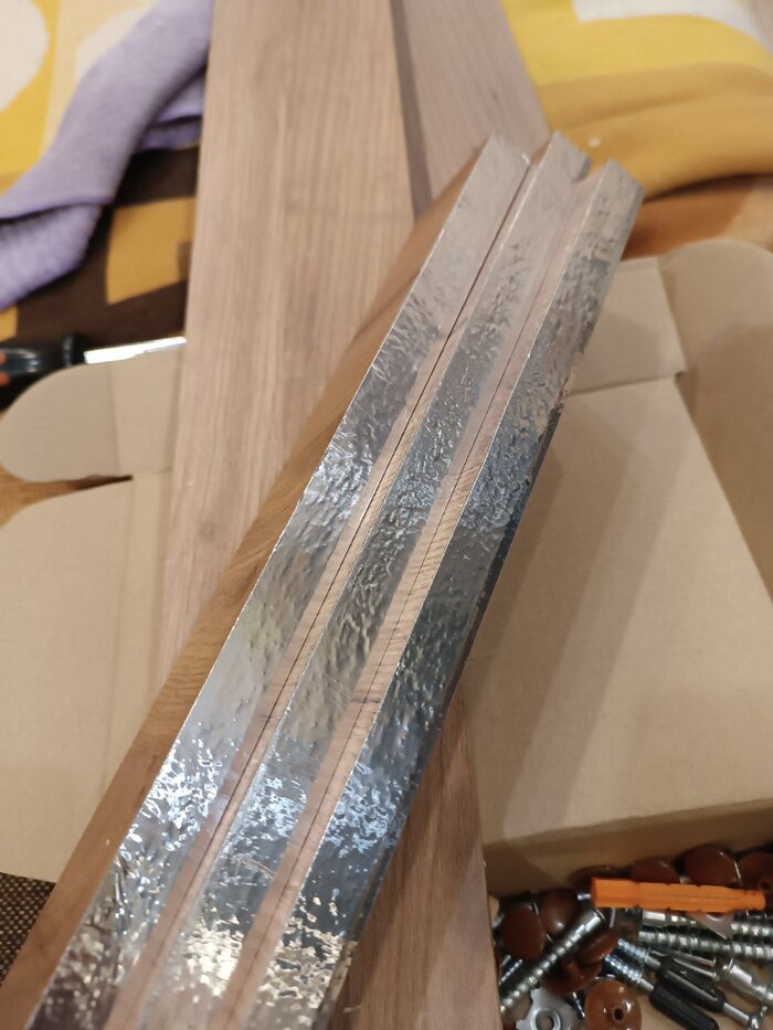 Алюминиевый скотч. Внутри будет не заметно.