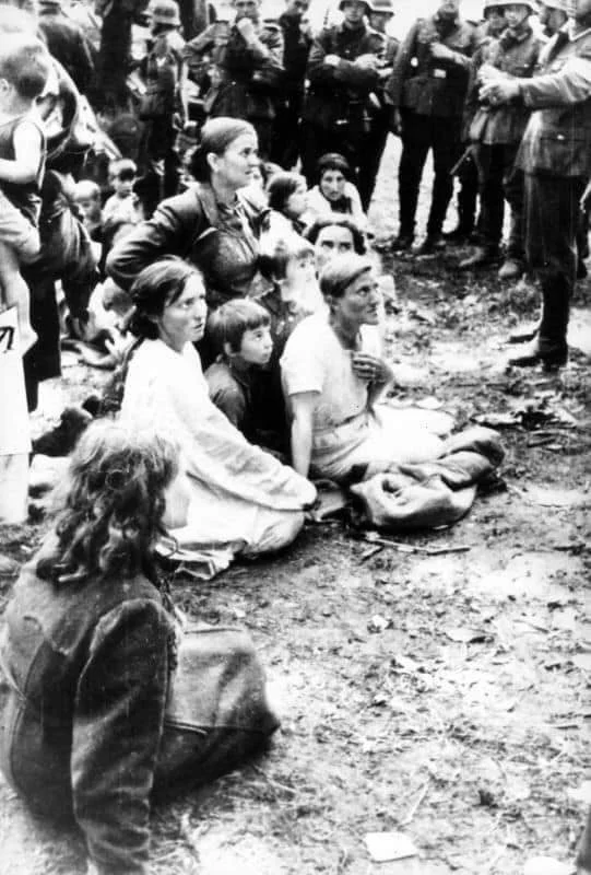 In the photo of the nurse of the Brest hospital, L. Achev with the wives and children of Mandirv - the USSR, Brest, Brest Fortress, Nurses, Fascism, The Great Patriotic War, Children, Women, Longpost, Republic of Belarus, Heroes, Heroism, No rating