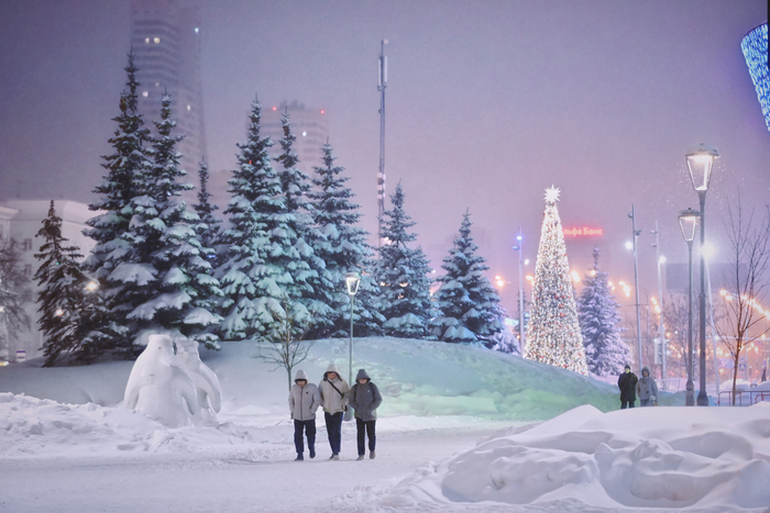 Волшебный лес у оживленных трассы и ТЦ. Знаете локацию?