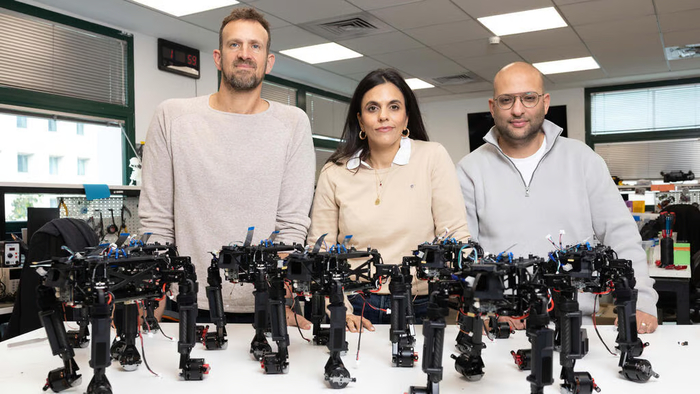 Справа налево: Руби Лиани, соучредитель и технический директор XTEND, Чен Хаим, генеральный менеджер XTEND в Израиле, и Маттео Шапира, соучредитель и директор по работе с клиентами XTEND.( Фото: Оз Муалем )