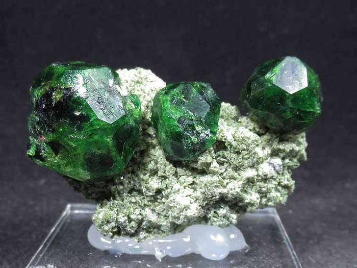 Минерал дня: Демантоид