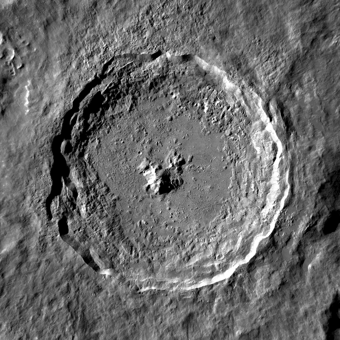 ����� ���� ������� ���� "�������" ������������ �������� NASA LRO / � NASA