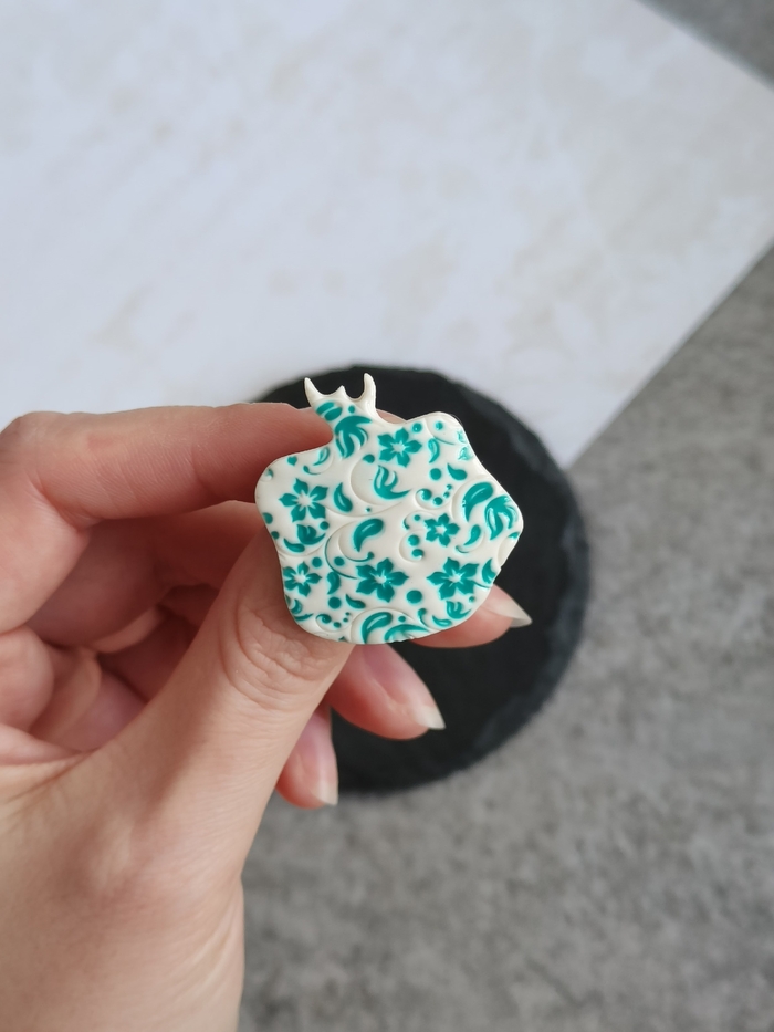 Авторская брошь с эффектом керамики