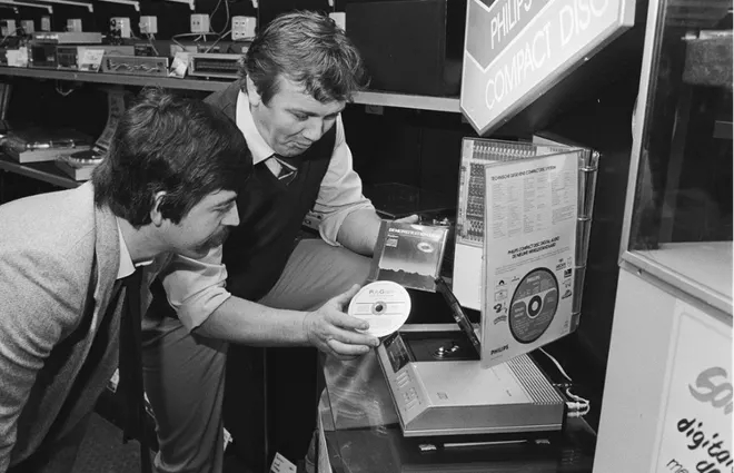 ������ � ���� �������-���� (CD). ��� ��������� 17 ������� 1982 ���� �� ������ ����������������� �������� Polygram � �������� �� ������ Philips. �� ������ ������������ �������-����� ��� ����� ������ ������ ABBA �The Visitors�