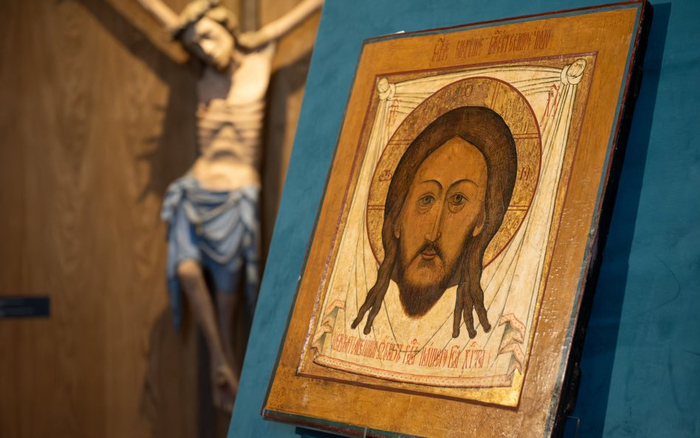 ����� ������� ������� � 1945 ���� � �������� ���������� ���������� ��� ������� 136 ������������ ���� XII�XVIII �����.