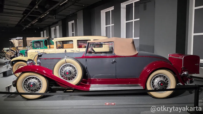 Packard 902 Standard Eight 