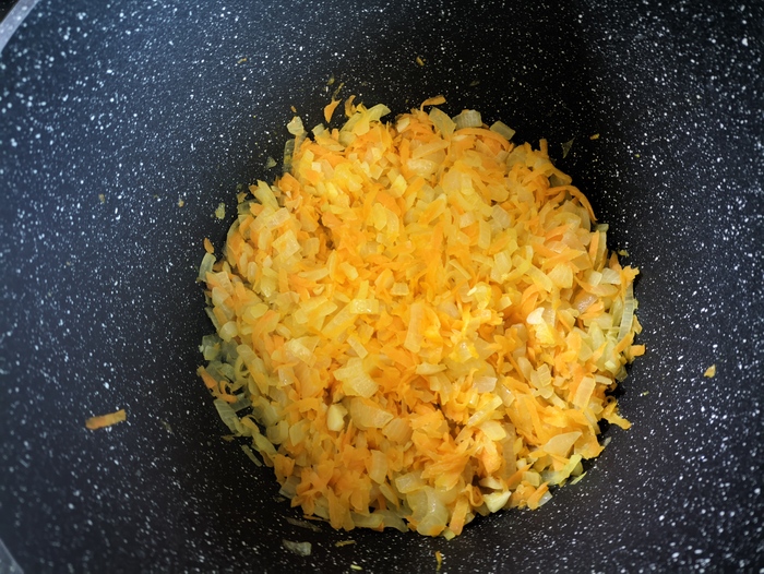 Ых бля, и чеснока давленого там пара зубчиков прогрелись, ага.