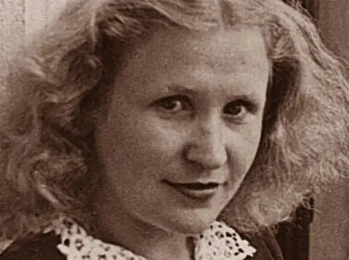 Юная ткачиха Анна едва не стала депутатом. Фото: Из книги Владимира Антонова «Женские судьбы разведки»