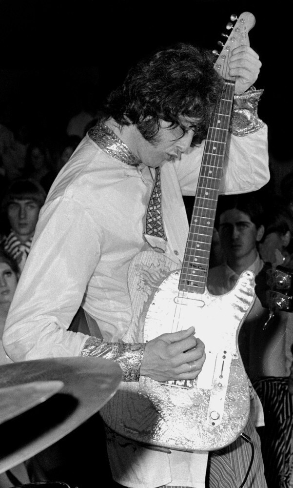�������� ������� ���� ������ ����������. ������ ����� �� �������� The Yardbirds. Fifth Dimension Club, ���-��6��, 27 ������� 1966. ����� �� � �����, ����� ���������� �� �������� � ���� ������.