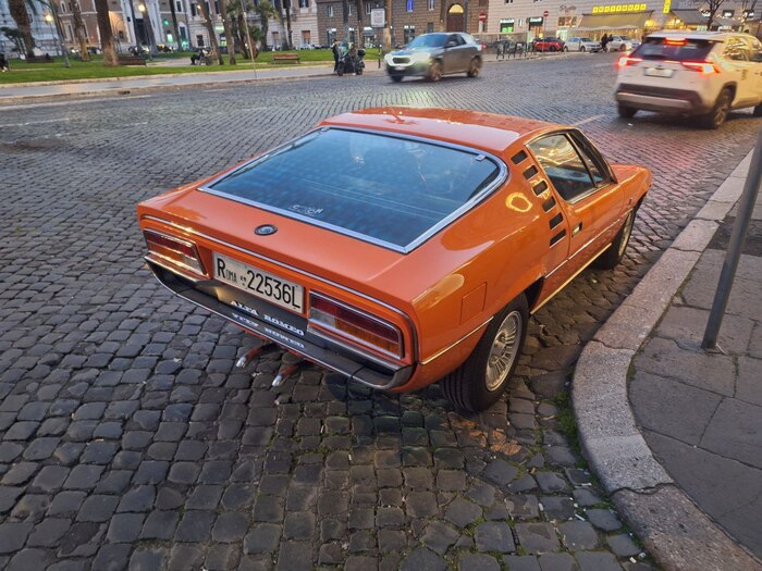 Alfa Romeo Montreal