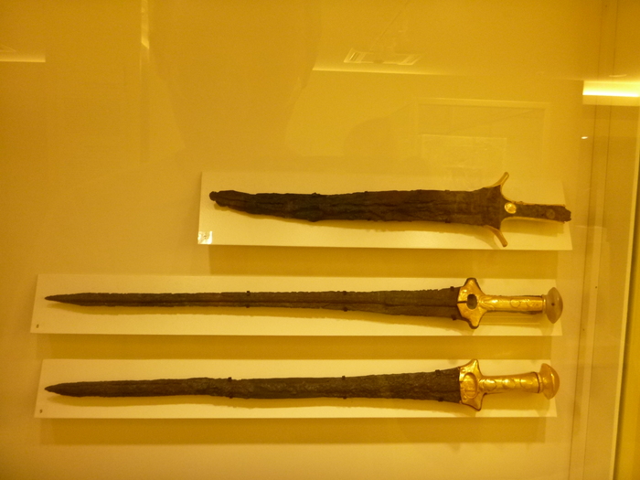 9. Greece, Crete, Minoan Museum, iron swords with gold hilt