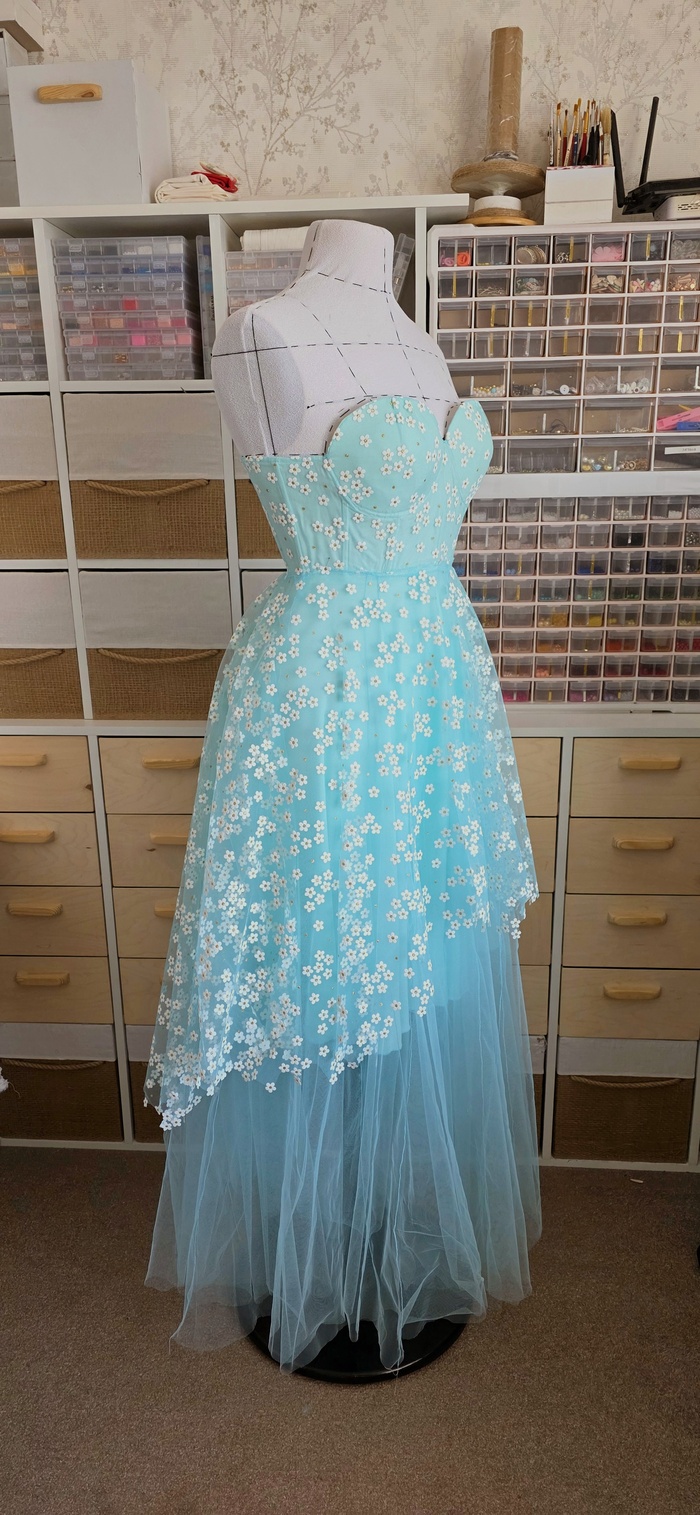 ������ ����� (�_�'*)