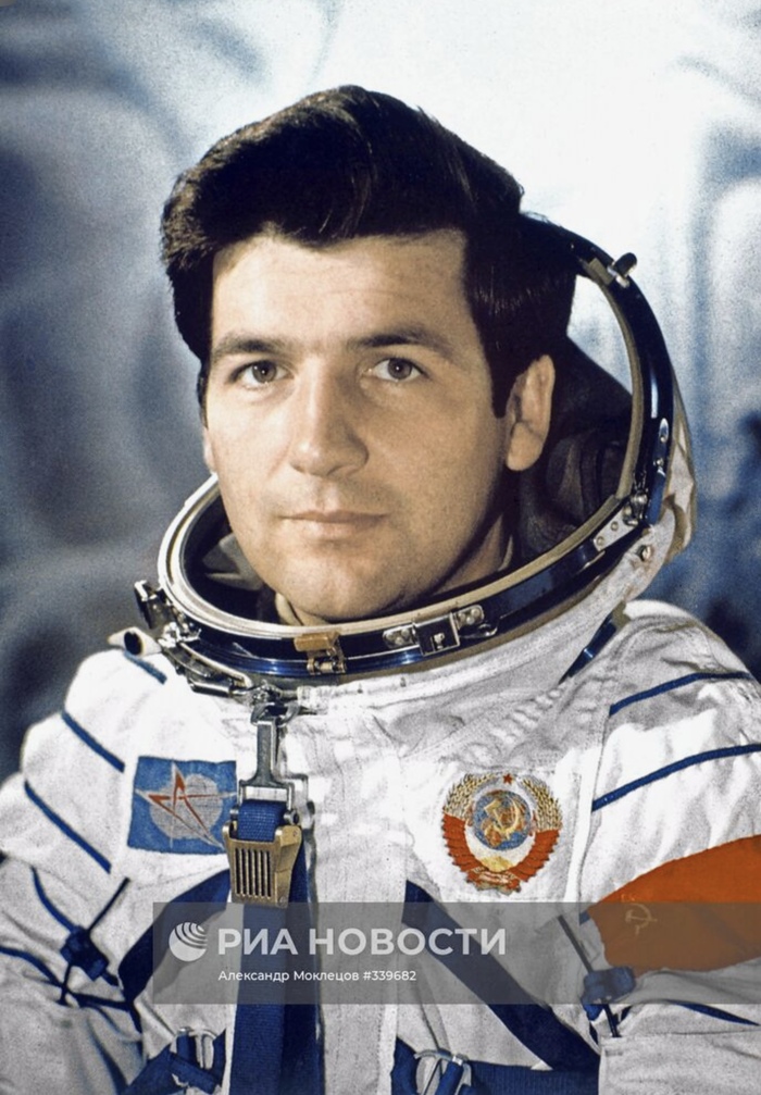 <!--noindex--><a href="https://pikabu.ru/story/den_kosmonavtiki_13875029?u=https%3A%2F%2Friamediabank.ru%2Fmedia%2F339682.html&t=https%3A%2F%2Friamediabank.ru%2Fmedia%2F339682.html&h=28fd72e231dca9d2d56e988b16d0c073bab9b16e" title="https://riamediabank.ru/media/339682.html" target="_blank" rel="nofollow noopener">https://riamediabank.ru/media/339682.html</a><!--/noindex-->