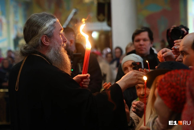 ��������: ��������� �������� / <!--noindex--><a href="https://pikabu.ru/story/vzyali_s_soboy_detey_i_sobak_po_ekaterinburgu_proshlas_tolpa_veruyushchikh_paskhalnyiy_fotoreportazh_13875886?u=http%3A%2F%2FE1.RU&t=E1.RU&h=d14cb2f4849bc246a517d6332b909846dc263a36" title="http://E1.RU" target="_blank" rel="nofollow noopener">E1.RU</a><!--/noindex-->