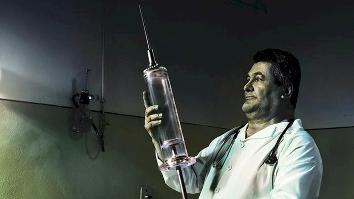 Сага о стоматологии глава 131. Почему стоматолог делает укол в горло?