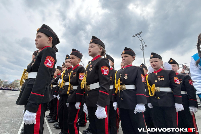 ����� ������ / <!--noindex--><a href="https://pikabu.ru/story/parad_pravnuki_pobedyi_proshel_vo_vladivostoke_13941707?u=http%3A%2F%2FVLADIVOSTOK1.RU&t=VLADIVOSTOK1.RU&h=65ff03fe28c7228e4127e83457e6f4a14f0430f6" title="http://VLADIVOSTOK1.RU" target="_blank" rel="nofollow noopener">VLADIVOSTOK1.RU</a><!--/noindex-->