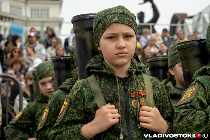 ����� ������ / <!--noindex--><a href="https://pikabu.ru/story/parad_pravnuki_pobedyi_proshel_vo_vladivostoke_13941707?u=http%3A%2F%2FVLADIVOSTOK1.RU&t=VLADIVOSTOK1.RU&h=65ff03fe28c7228e4127e83457e6f4a14f0430f6" title="http://VLADIVOSTOK1.RU" target="_blank" rel="nofollow noopener">VLADIVOSTOK1.RU</a><!--/noindex-->