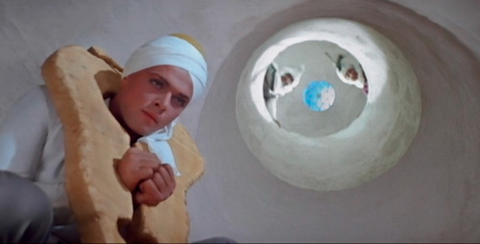 Тюрьма-зиндан в фильме «Аладдин» (1966)